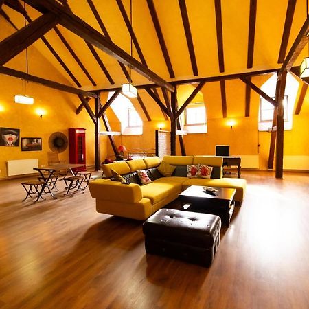 The Attic - Large Open-Space In The Old Town Of Brasov, Minutes Away From The Black Church Esterno foto