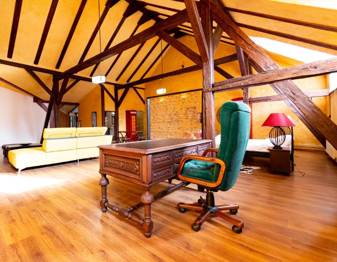 The Attic - Large Open-Space In The Old Town Of Brasov, Minutes Away From The Black Church Esterno foto