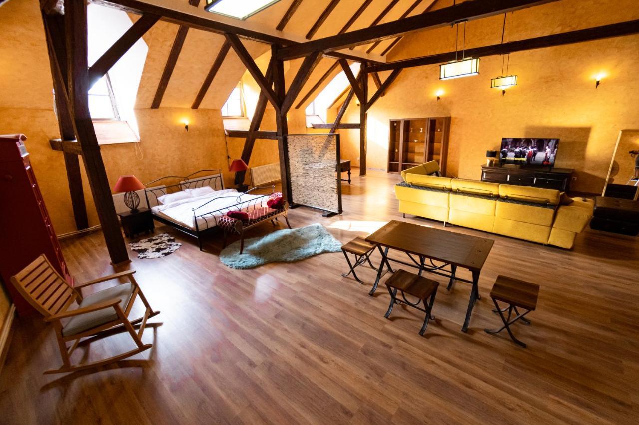 The Attic - Large Open-Space In The Old Town Of Brasov, Minutes Away From The Black Church Esterno foto