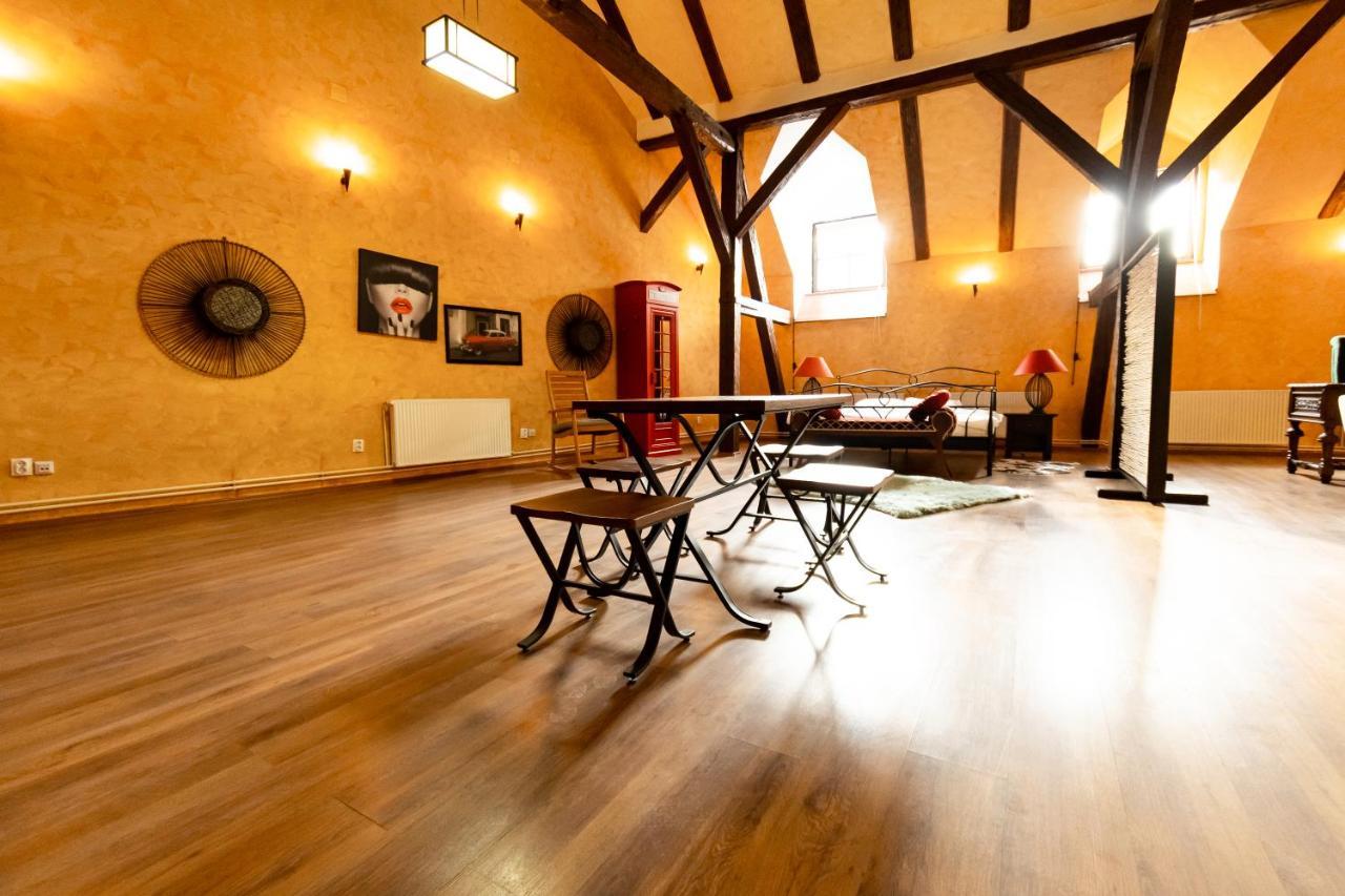 The Attic - Large Open-Space In The Old Town Of Brasov, Minutes Away From The Black Church Esterno foto