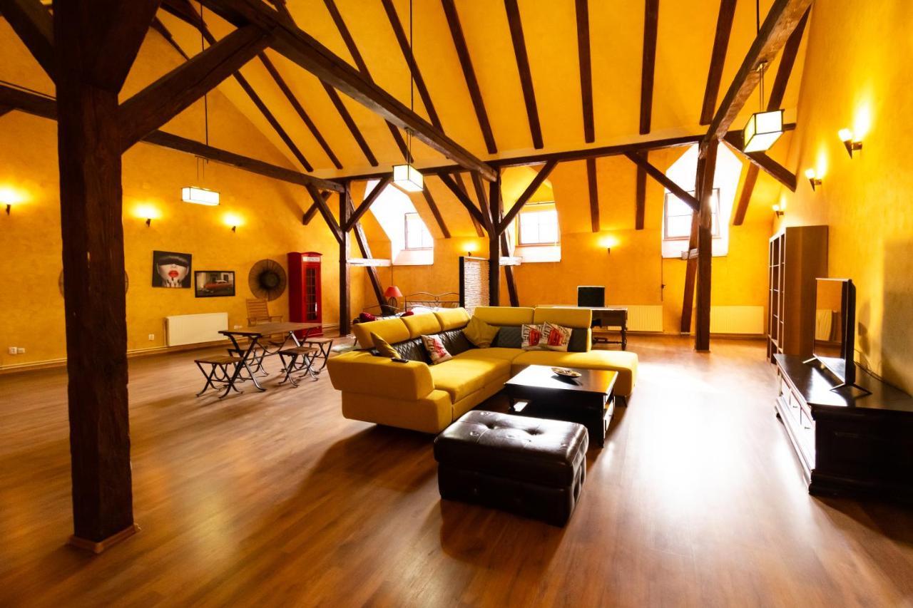 The Attic - Large Open-Space In The Old Town Of Brasov, Minutes Away From The Black Church Esterno foto