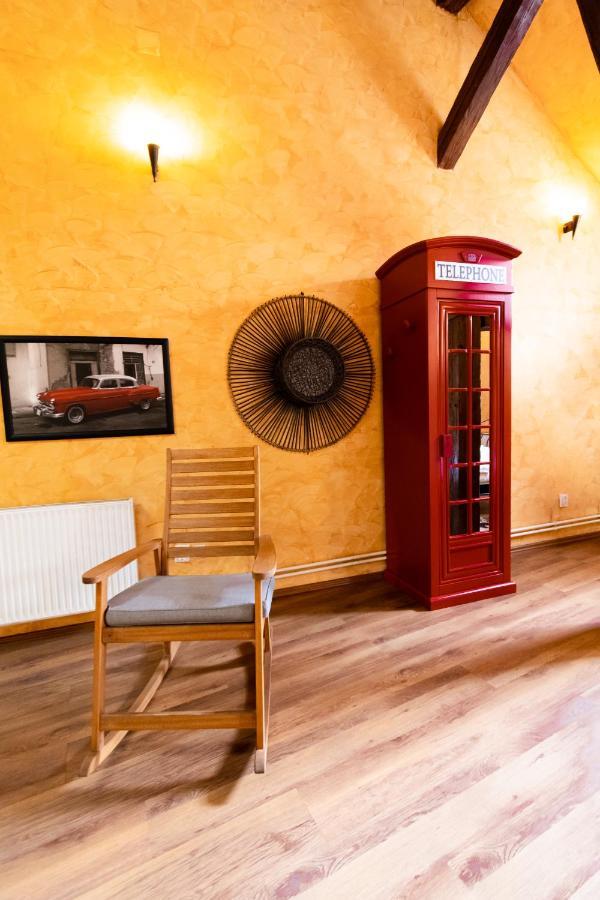 The Attic - Large Open-Space In The Old Town Of Brasov, Minutes Away From The Black Church Esterno foto